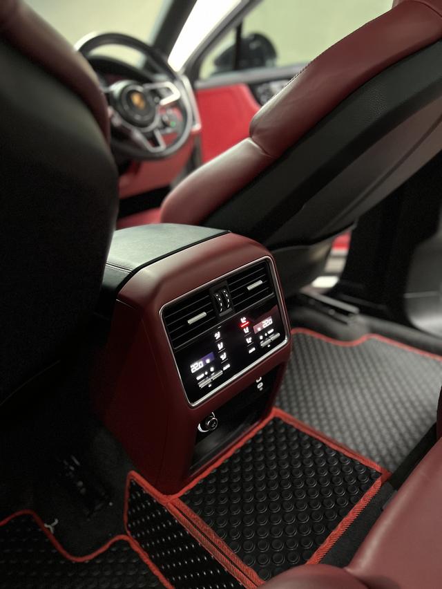 Porsche Cayenne 3.0 E-Hybird Coupe 11