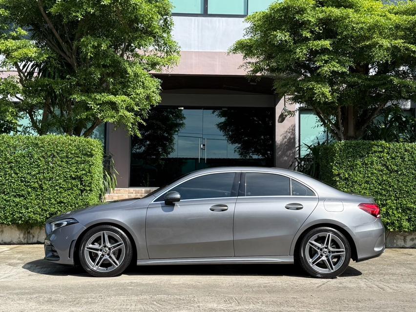 2020 BENZ A200 AMG รถสวยสภาพป้ายแดง รถวิ่งน้อยเพียง 68,XXX กม เข้าศูนย์ทุกระยะ ไม่เคยมีอุบัติเหตุครับ