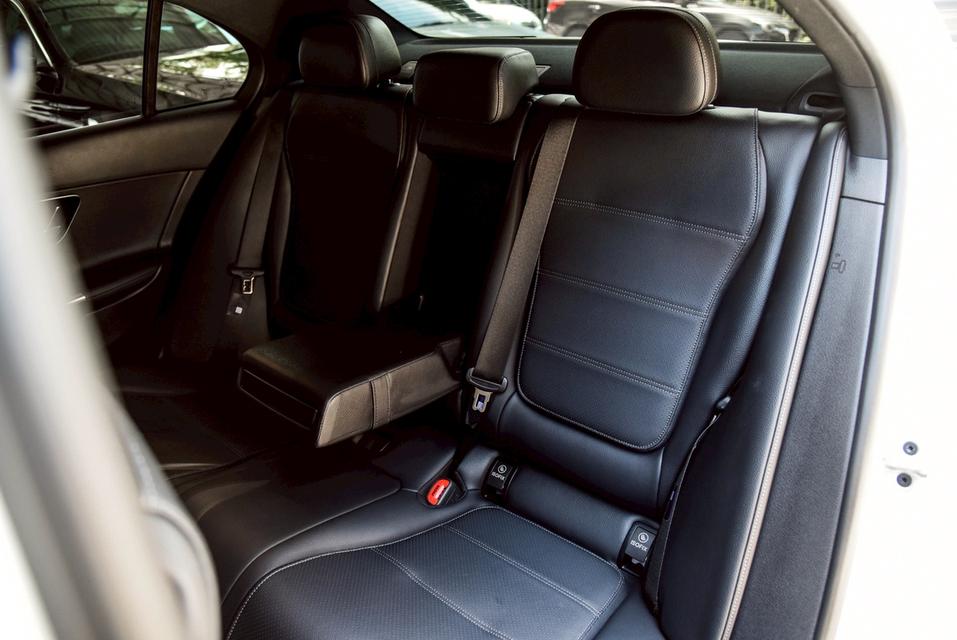 รหัสรถ CBL2383 Mercedes-Benz C220d Avantgarde W206 AT 2022 9