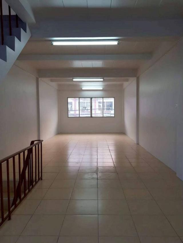 ขายอาคารพาณิชย์ 4 ชั้นครึ่ง ซ.เอกชัย 69 บางบอน พร้อมเข้าอยู่ ทำเลดี เดินทางสะดวกใกล้เซ็นทรัล พระราม 2 8