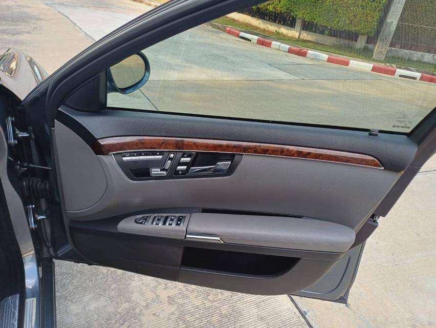 ท้าชนสวยที่สุดในรุ่น 2008 BENZ S Class 300L Sunroof ประตูดูด 17