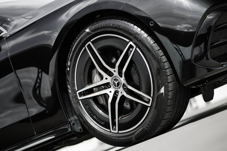 ✨Mercedes-Benz E220d AMG Line ปี 2024 สีดำ พร้อมวารันตีถึง 2027 รูปที่ 6
