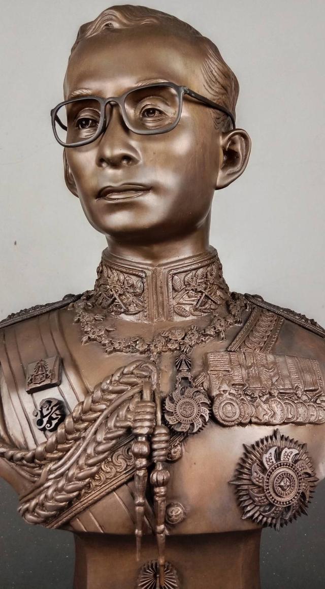 499.พระบรมรูปหล่อครึ่งพระองค์ในหลวงรัชกาลที่ 9 พระบาทสมเด็จพระปรมินทรมหาภูมิพลอดุลยเดช 2