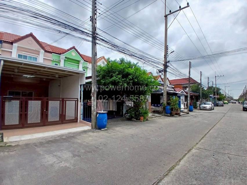 หมู่บ้านรุ่งเรืองเฮ้าส์ 1 ต.ลาดสวาย อ.ลำลูกกา จ.ปทุมธานี