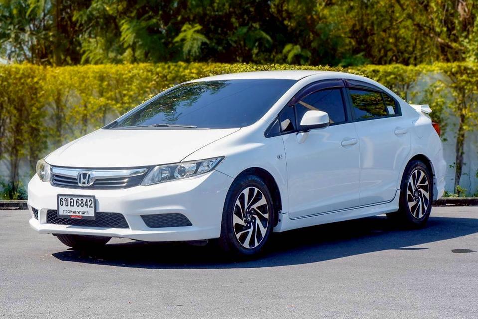 รหัสรถ QT6842 Honda Civic FB 1.8 S เกียร์ Auto สีขาว ปี2013