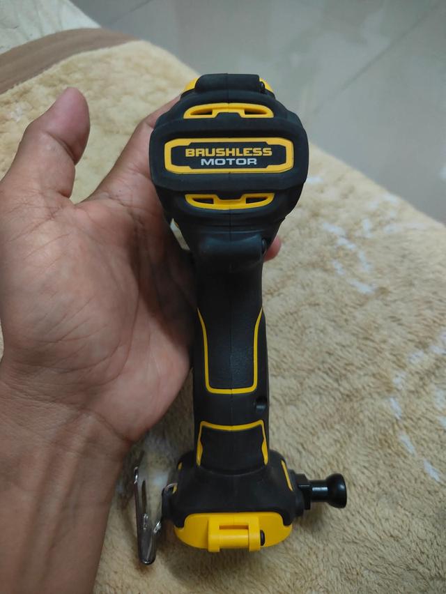 สว่านกระแทก DeWalt