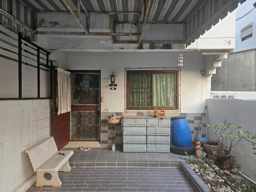 บ้านทาวเฮาส์ ใกล้รถไฟฟ้า 2