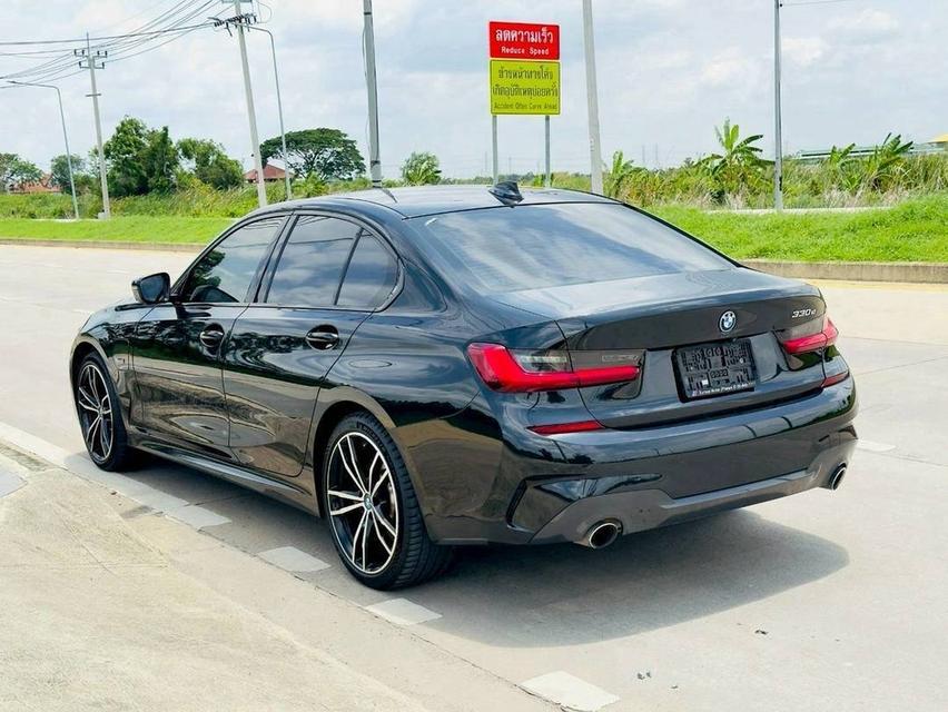 (แจ้งรหัสรถ YO7755) 🚩 BMW 330e M SPORT G20 LCI ปี 2022 จด 2023 รูปที่ 4