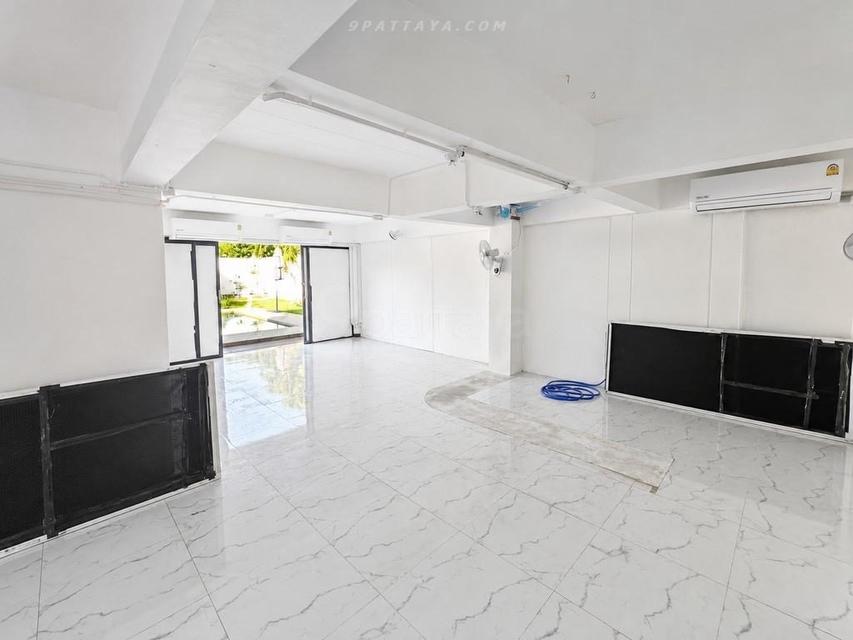Urgent Sale — Large 2-Storey Detached House in Nong Pla Lai, PattayaUrgent sale at a special price. Owner needs to sell below market value 406sqw 7