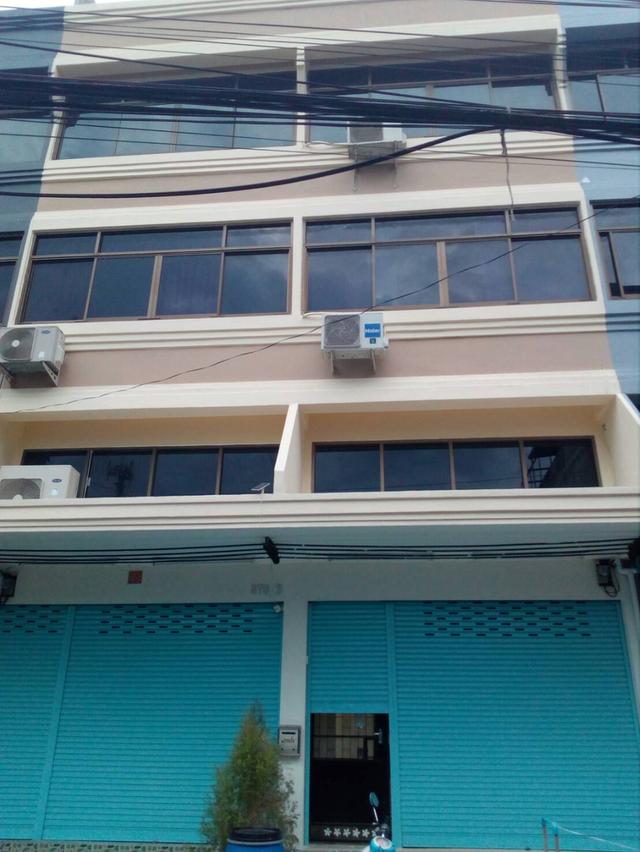 ขายอาคารพาณิช 4 ชั้น 2คูหา 40 ตร.ว. ทำการค้าธุรกิจได้ เข้าซอยไม่ถึง100ม. อยู่ลาดพร้าว132 ตรงขัามรพ.เวทธานี ราคา13.5ล้านบาท สนใจโทร095-5058584 เจ้าของข 1