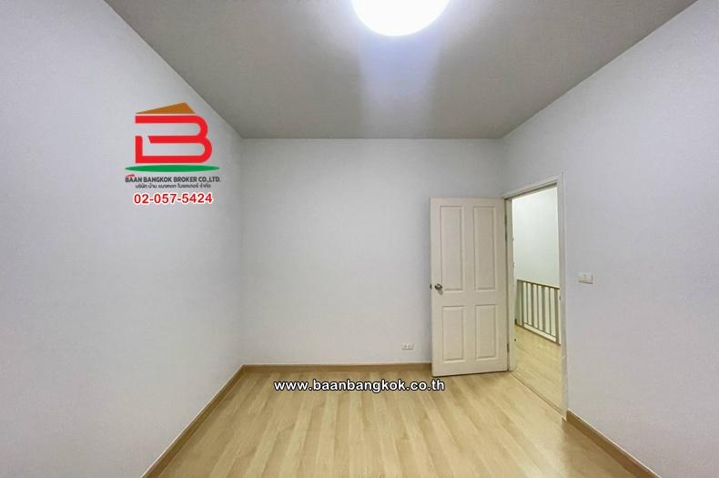 บ้านแฝด เนื้อที่ 35.8 ตร.ว. เดอะ วิลเลจ รังสิต-วงแหวน The Village Rangsit-Wongwaen ถนนรังสิต-นครนายก ตำบลลาดสวาย อำเภอลำลูกกา ปทุมธานี 14