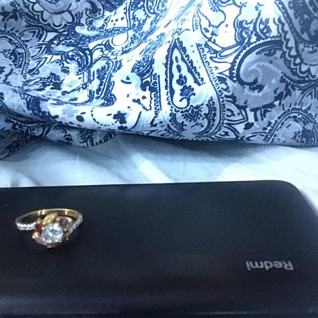 แหวนหมั้นประดับด้วยพลอยหลายสี 6