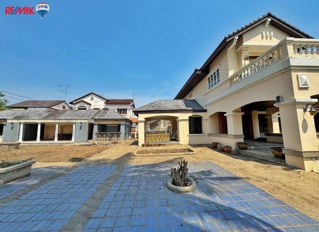 บ้านเดี่ยวหรู ลดาวัลย์ ปิ่นเกล้า-บรมราชชนนี ที่ดินแปลงใหญ่ 363 ตร.วา หลังมุม พร้อมเรือนรับรอง โครงการติดถนนบรมราชชนนี 3