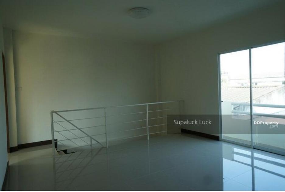 ขายทาวน์เฮ้าส์ 3 ชั้น ทำเลดี ใกล้ BTS/MRT บางหว้า (บางแวก 69 แยก 3) หน้ากว้าง 6 เมตร จอดรถได้ 2 คัน พร้อมเข้าอยู่ 7