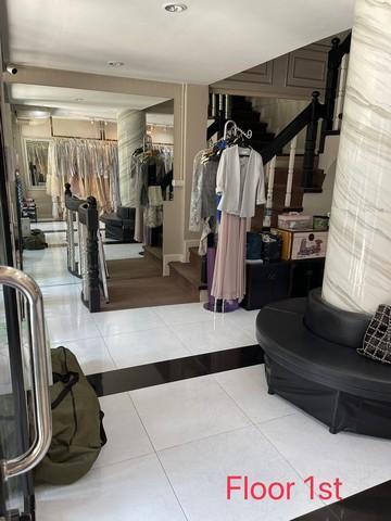 ให้เช่าตึก4ชั้น250ตร.ม.ย่านทองหล่อสุขุมวิทใกล้BTSทองหล่อมีที่จอดรถหน้าร้าน 3