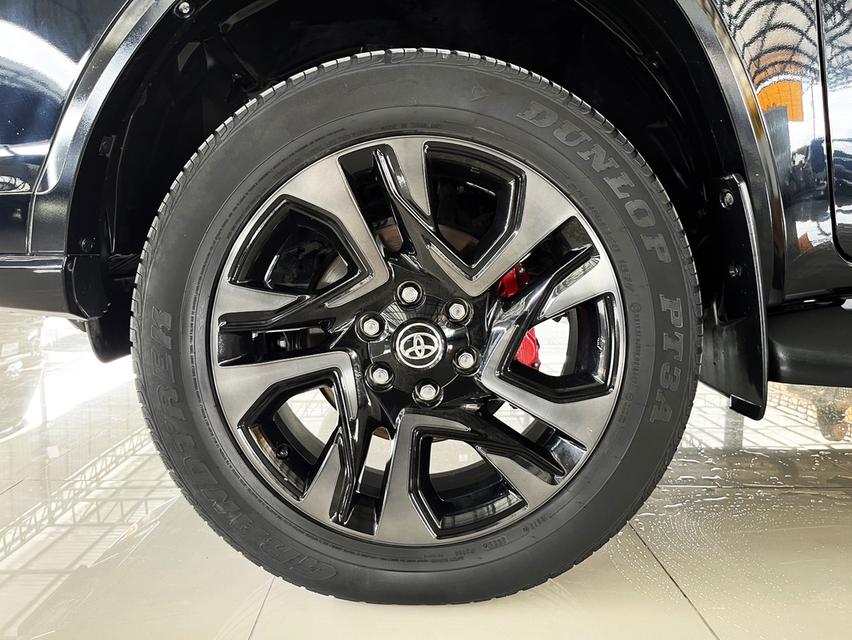 Toyota Fortuner 2.8 GR Sport (ปี 2022) SUV AT - 4WD รถสวย สภาพดี ไมล์น้อย ฟรีดาวน์ รถครอบครัว 7 ที่นั่ง 5