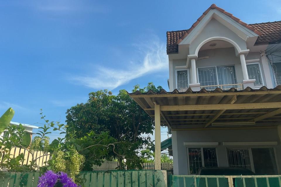 บ้านมือสอง น้ำไม่ท่วม ตั้งแต่ ปี 54 บ้านทาวน์เฮ้าส์ ร่มเกล้า ซอย 6 เนื้อที่ 34 วา บ้านสองชั้น ราคา 2.35 ต่ำกว่าราคาประเมิน 2.5 1