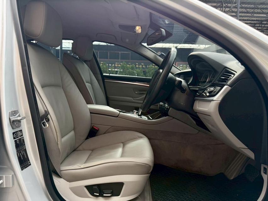 BMW 520D F10 ปี13 ดีเซล 🔥รถมือเดียว สภาพสุดเนี้ยบ เข้าศูนย์ทุกระยะ รูปที่ 11