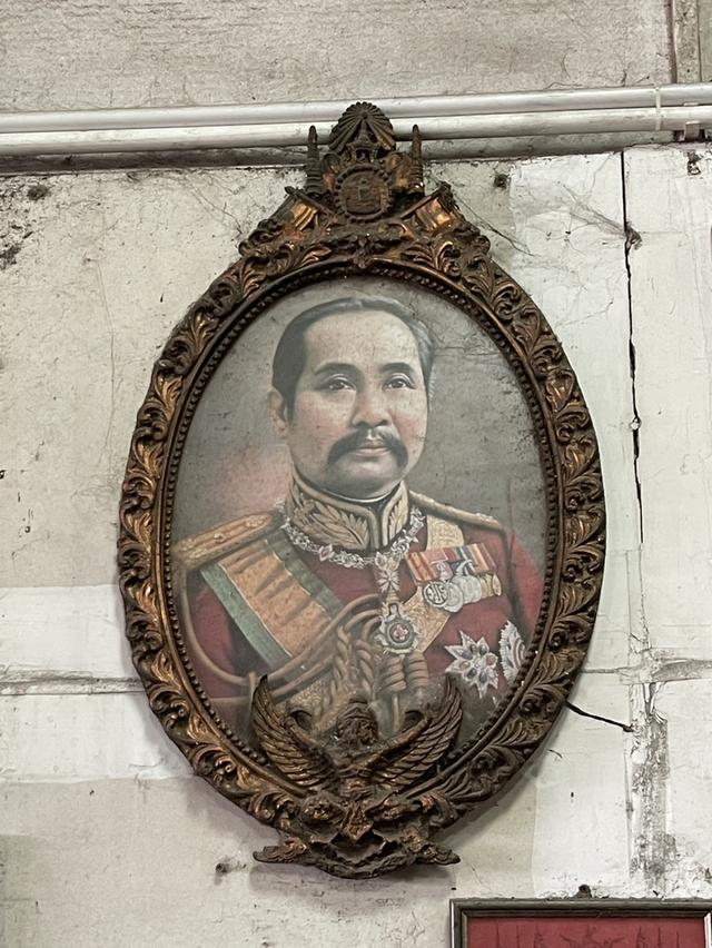 พระบรมสาทิสลักษณ์ของ พระบาทสมเด็จพระจุลจอมเกล้าเจ้าอยู่หัว รัชกาลที่ 5 แห่งราชวงศ์จักรี