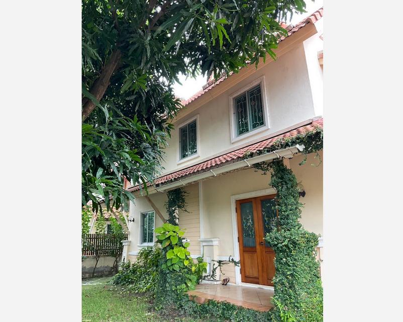 หมู่บ้านเก้าพอเพียง ถนนรังสิต-นครนายก คลอง 7 ธัญบุรี บ้านเดี่ยว 56.3 ตร.วา 3 นอน 2 น้ำ จอดรถหลายคัน