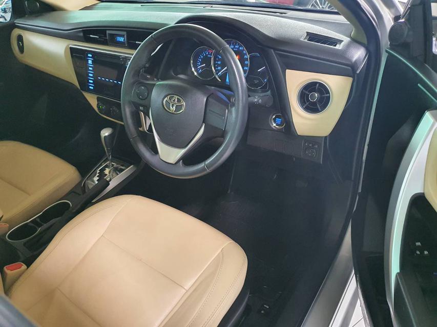 Toyota Corolla Altis 1.6G ปี2018 สีบรอนซ์เงิน มือหนึ่ง เช็คศูนย์ 3