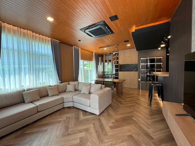 MHR98 บ้านสวยพร้อมอยู่ ฟังก์ชันครบ 4 นอน 4 น้ำ มีสนามหญ้าใหญ่หลังบ้าน ฟรีอินเทอร์เน็ตและบริการดูแลสวน ทำเลดีที่สุดในย่านบางนา 7