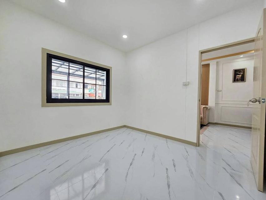 หมู่บ้านศรีประจักษ์7  ไทรน้อย นนทบุรีทาวน์เฮาส์ 2 ชั้น ถนนเมนค้าขายได้ ตกแต่งใหม่พร้อมอยู่ หลังบ้านติดทุ่งนา 14