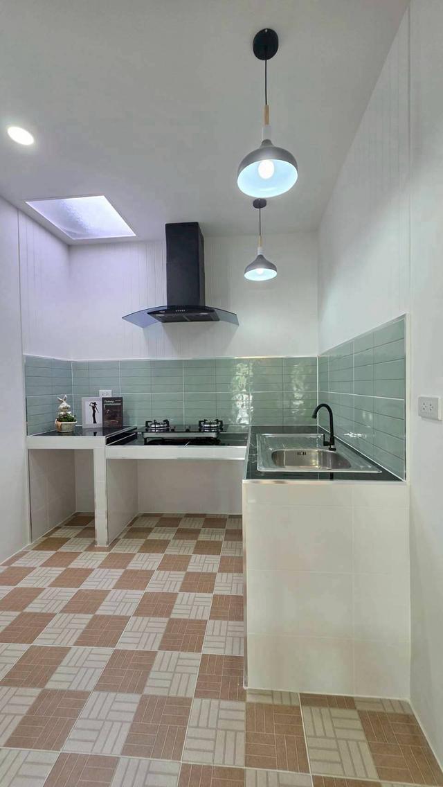 หมู่บ้านธารทอง2  ซอยวัดลาดปลาดุก ทาวน์เฮาส์ 2 ชั้นหลังมุม หน้าบ้านหลังบ้านไม่ชนใคร ห่างจากปากซอยวัดลาดปลาดุกเพียง 1 กม. 10