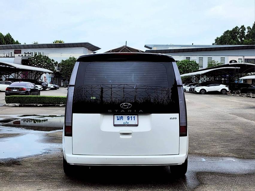 รหัสรถ PEAT911 🚐🚙HYUNDAI STARIA PREMIUM (SUNROOF) สีขาว ภายในดำ ปี 23