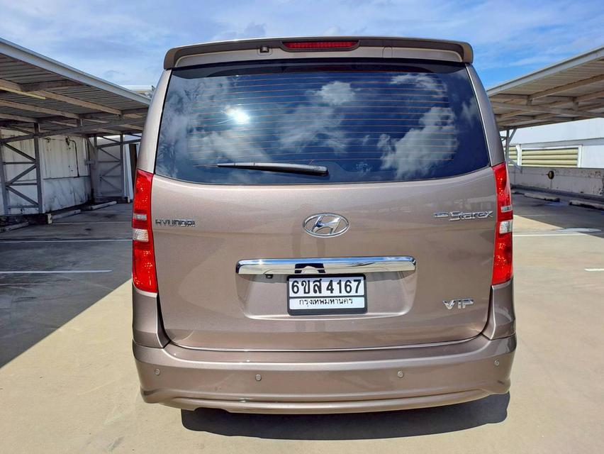 ปี 2017 HYUNDAI GRAND STAREX, 2.5 VIP (สีน้ำตาล) มือเดียวออกห้าง ประวัติดีมากรถเข้าศูนย์ตลอด