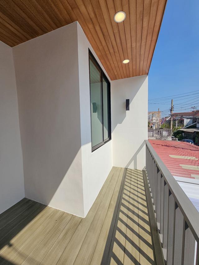 ขายถูกทาวน์เฮ้าส์ 2 ชั้น หมู่บ้านอยู่เจริญ วิภาวดี 37 Yucharoen Vipavadee 37 ขนาด 17.5 ตรว. 2 นอน 2 น้ำ บ้านสวย บ้านเปล่า รีโนเวทใหม่  ใกล้ สนามบินดอ 10