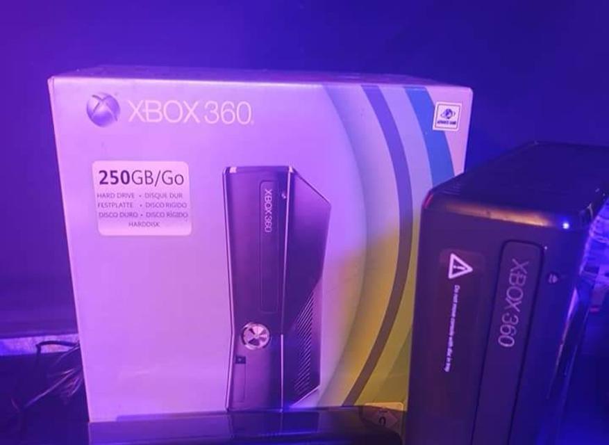 Xbox 360 พร้อมแผ่นเกมส์ 2