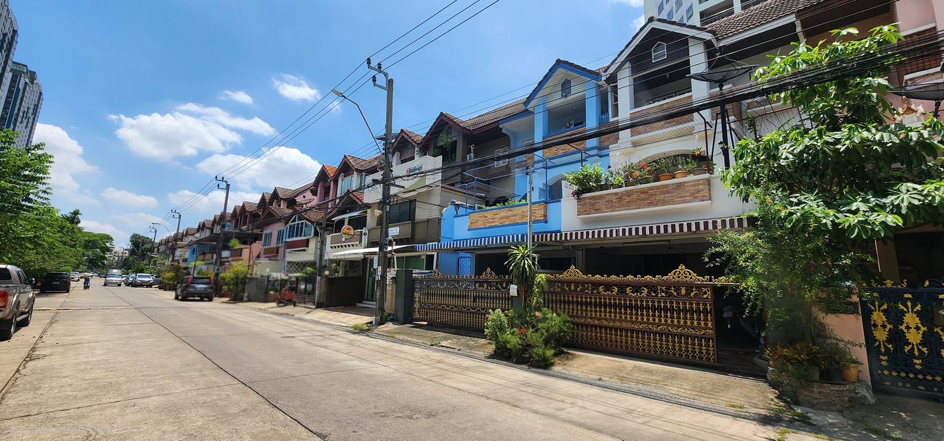 ทาวน์เฮ้าส์หมู่บ้านศรีสุโขทัย 3