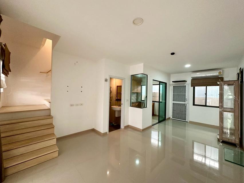 นาทีทองขายขาดทุน !!  J GRAND สาทร-กัลปพฤกษ์ ทาวน์โฮม 3 ชั้น หน้าบ้านไม่ชนใคร ติดถนนใหญ่กัลปพฤกษ์ เข้าออกสาทรสะดวก ใกล้รถไฟฟ้า MRT สายสีน้ำเงิน สถานีหล 4