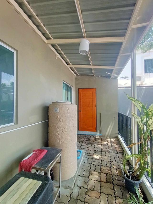 ทาวน์โฮม 2ชั้น(หน้ากว้าง5.5เมตร) 4ห้องนอน 2ห้องน้ำ 4ที่จอดรถ (บ้านหลังริมมีหน้าต่างทุกห้อง) 5
