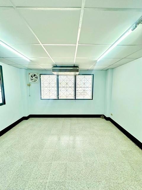 อาคารพาณิชย์ 5นอน อาคาร 6 ชั้นหลังมุม BTS สำโรง 200 ม. BIGC สำโรง2 350ม. ติดถนนสุขุมวิท เทพารักษ์ 22 ตร.ว..พร้อมที่จอดรถ 3