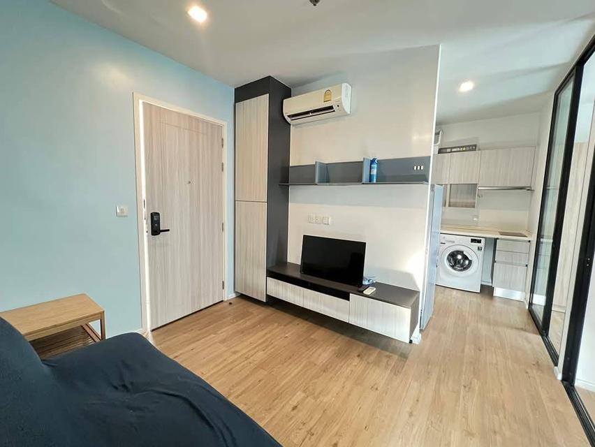 Notting Hill Condo Sriracha 12