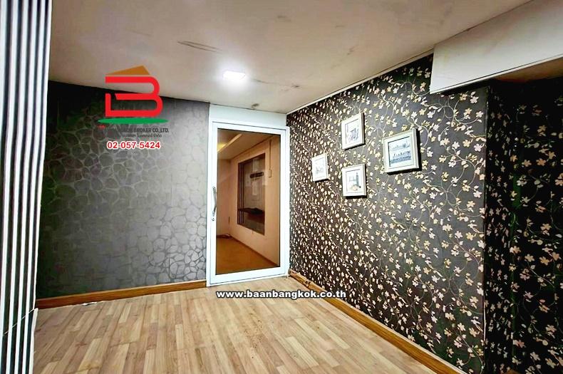 ที่ดินพร้อมสิ่งปลูกสร้าง เนื้อที่ 64.6 ตร.ว. ติดถนนเพชรเกษม ใกล้แยกปราณบุรี 3