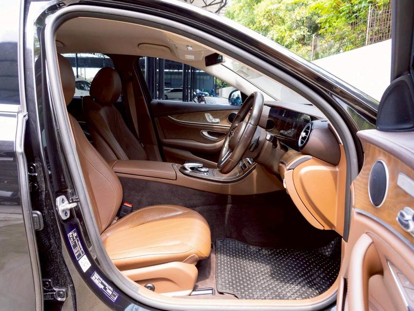 Mercedes Benz E300e Exclusive  ปีจด 2020 16