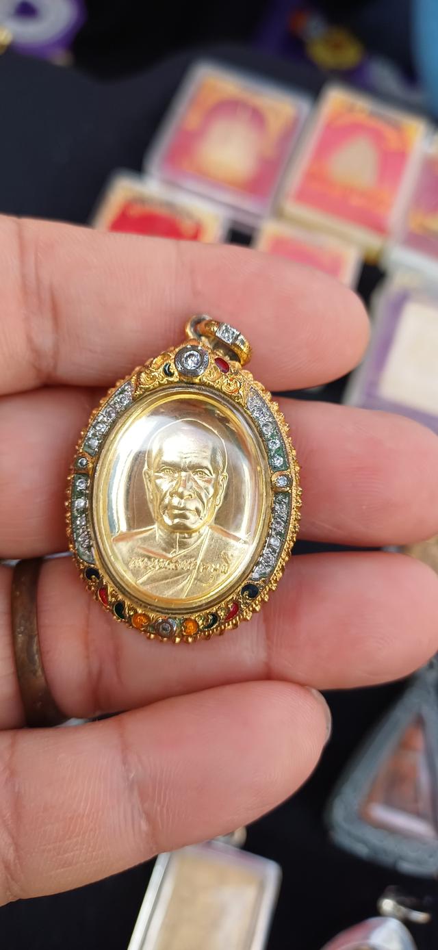 หลวงพ่อสด วัดปากน้ำ เลี่ยมกรอบทอง ฝังเพชรพลอย รูปที่ 8