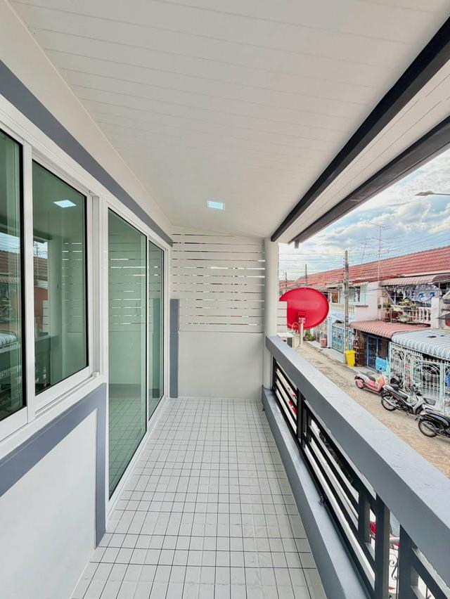 ทำเลเมืองนนทบุรี เรวดีซอย57 งามวงศ์วาน รัตนาธิเบศร์ ทาวน์เฮาส์ 2 ชั้น พร้อมระเบียงด้านหน้า ตกแต่งใหม่ เข้าออกได้หลายเส้นทางทั้งถนนติวานนท์ 17