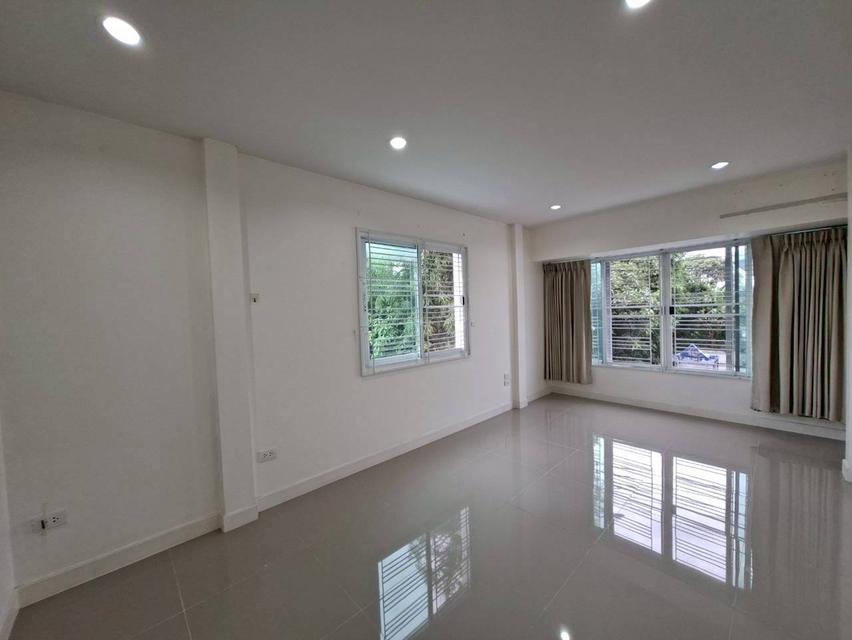 ขายบ้าน 2 ชั้น หลังริม หมู่บ้านบีทีเอ็น เรสซิเดนซ์ ใกล้เซ็นทรัลเวสเกต  7