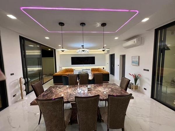 Luxury villa with a private swimming pool for sale in Phuket City. Conveniently 6