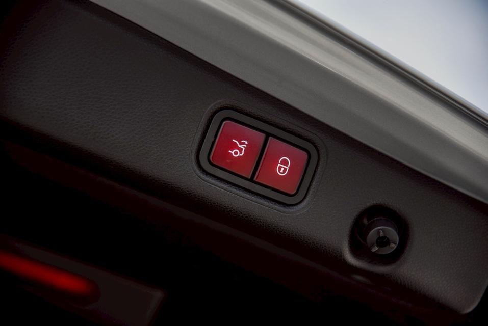 รหัสรถ CBL4245 Mercedes-Benz E300e AMG Dynamic W213 AT 2023