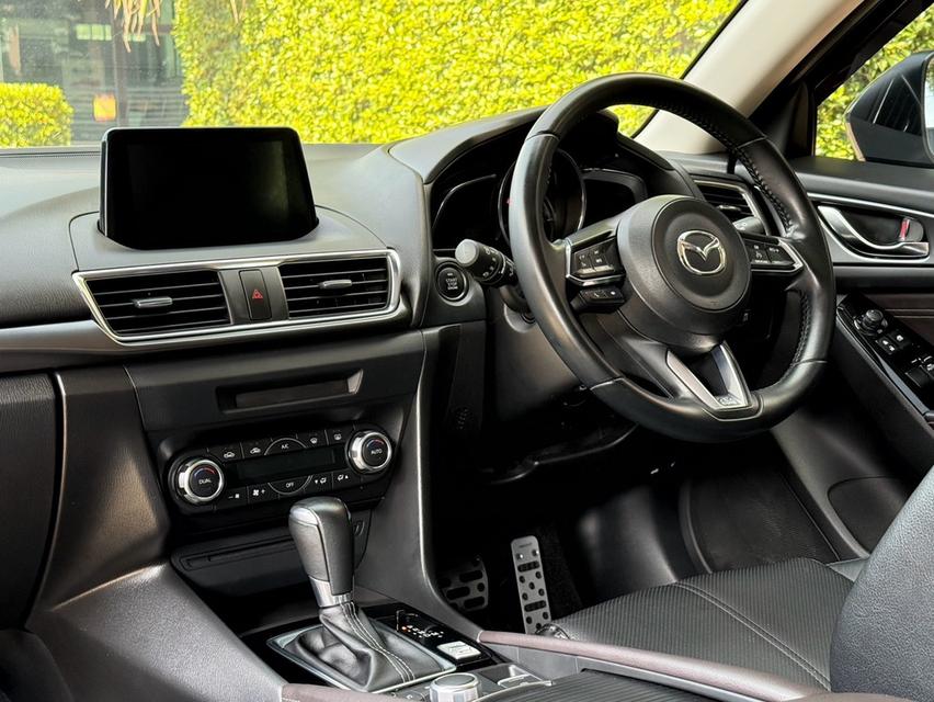 2019 MAZDA 3 2.0 S 5ประตู รถมือเดียวออกป้ายแดง รถวิ่งน้อยเพียง 80,000 กม ประวัติศูนย์ครบ รถไม่เคยมีอุบัติเหตุครับ 12