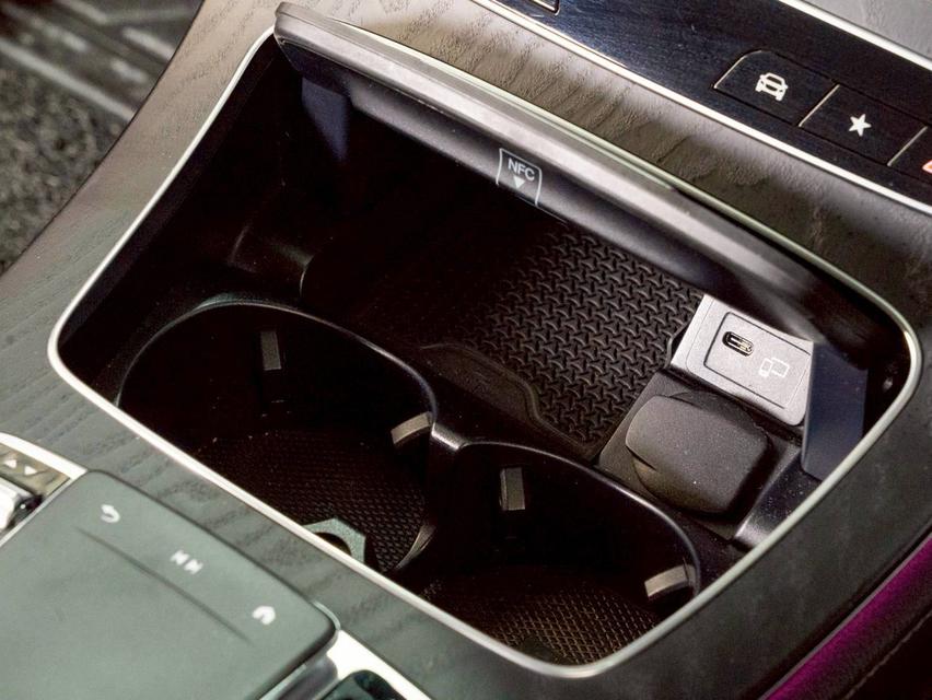 Mercedes-Benz E300e Plug-in Hybrid AMG 2021 จด 2023 19