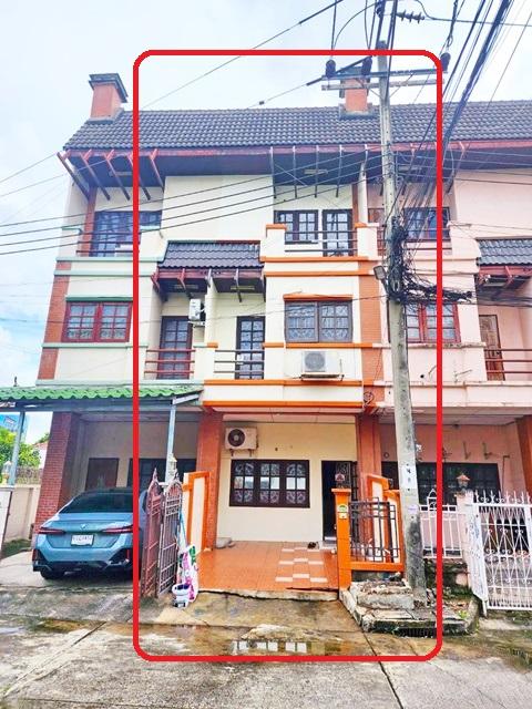 มีสนามหญ้าด้านหน้า ทาวน์เฮ้าส์ 3 ชั้น 4นอน ซอยนวมินทร์ 131-141 7-Eleven 2แอร์ 24ตร.วา 274 ตร.ม. ตรงข้ามโลตัส ไทวัสดุ