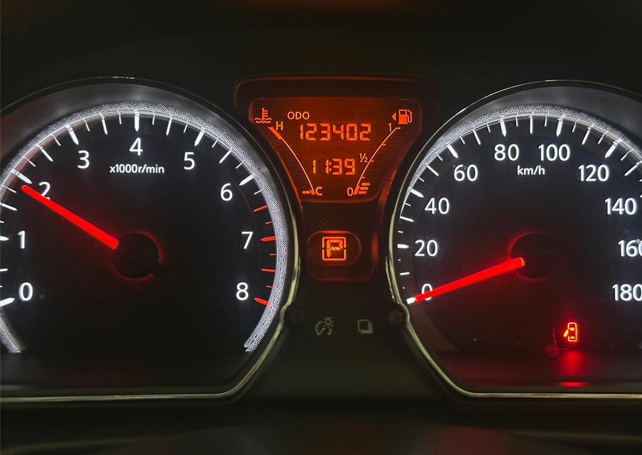 2012 Nissan Almera 1.2 v 8