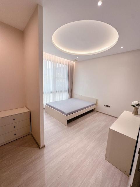 MTR99 ขาย/เช่าทาวน์โฮมหรู 3 ชั้น 224 ตร.ม. ตกแต่งครบ มี Sky Hall Penthouse, Walk-in Closet, แอร์ 6 เครื่อง และรองรับ EV Charger 8