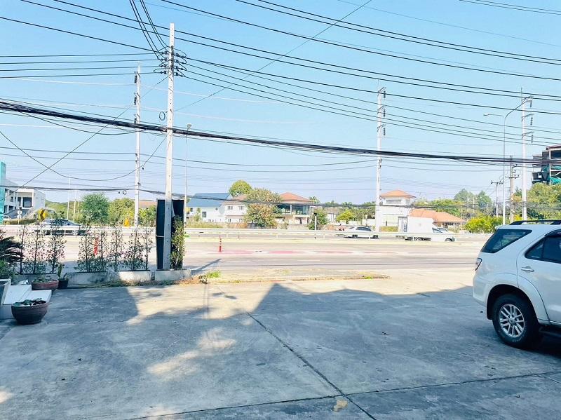 ขายถูกอาคารพาณิชย์ 4ชั้น 3คูหาติดกัน ติดถนนสมโภช700ปี ตรงข้ามโลตัสรวมโชค เมืองเชียงใหม่. 2